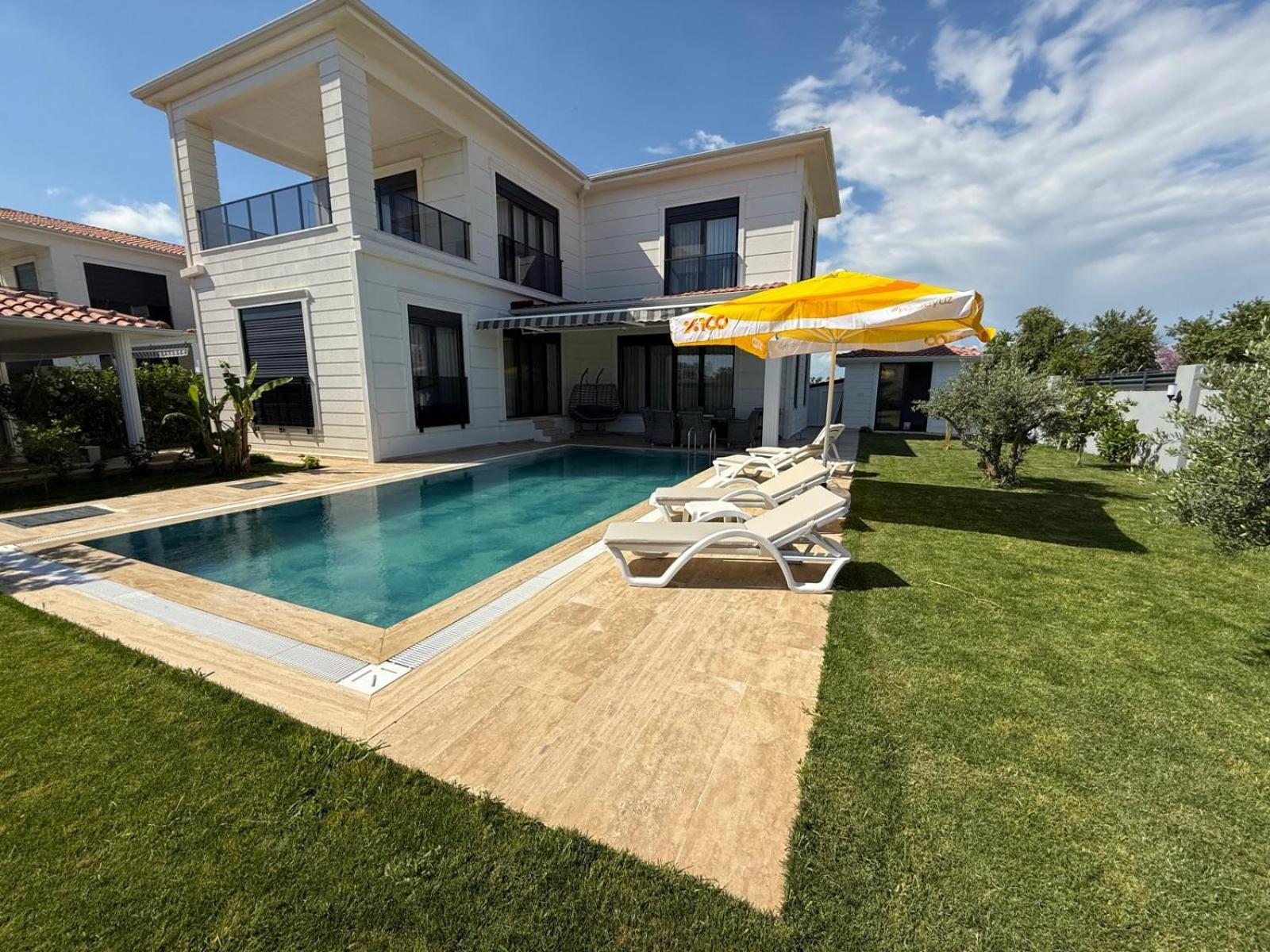 Villa Girit *