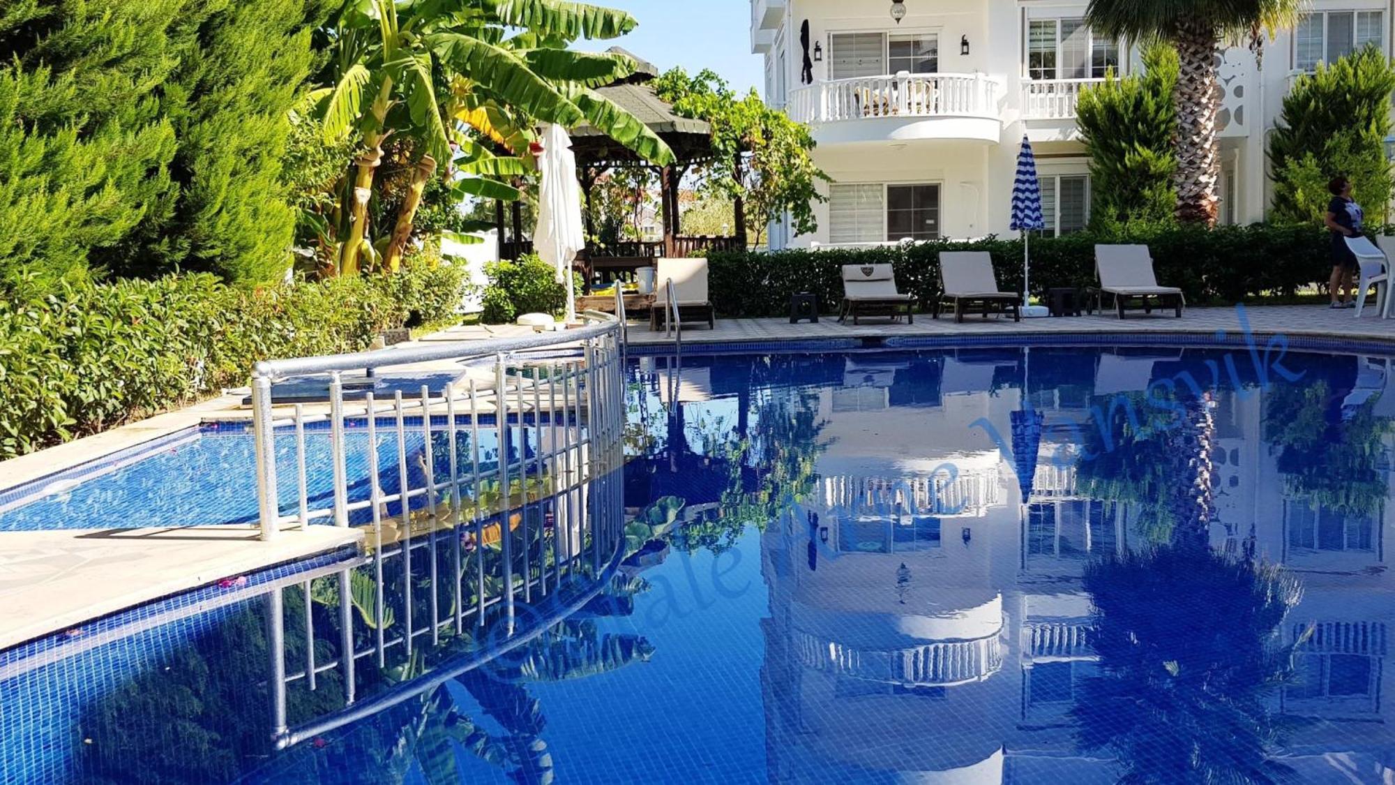 Belka Golf Delux Poolside Apartment *
