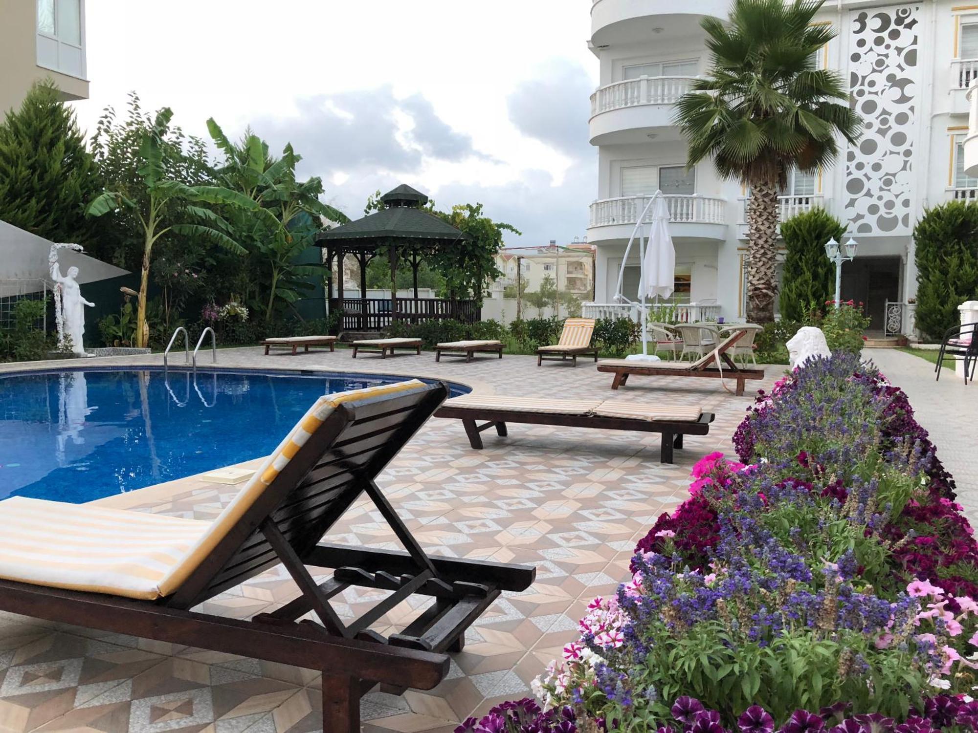 Belka Golf Delux Poolside Apartment