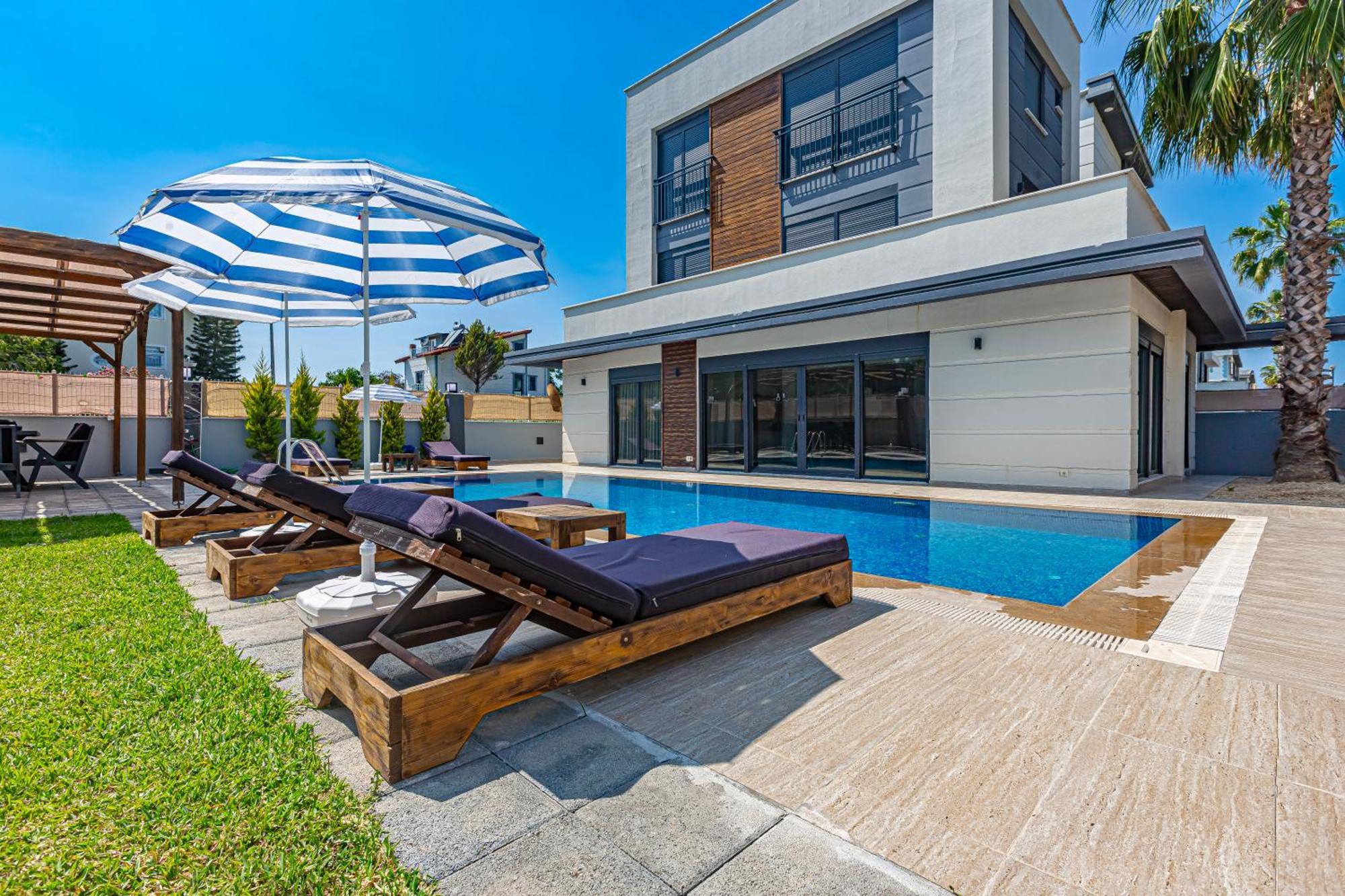 Near By The Land Of Legends , 40 M2 Private Pool Batiatus Villa *