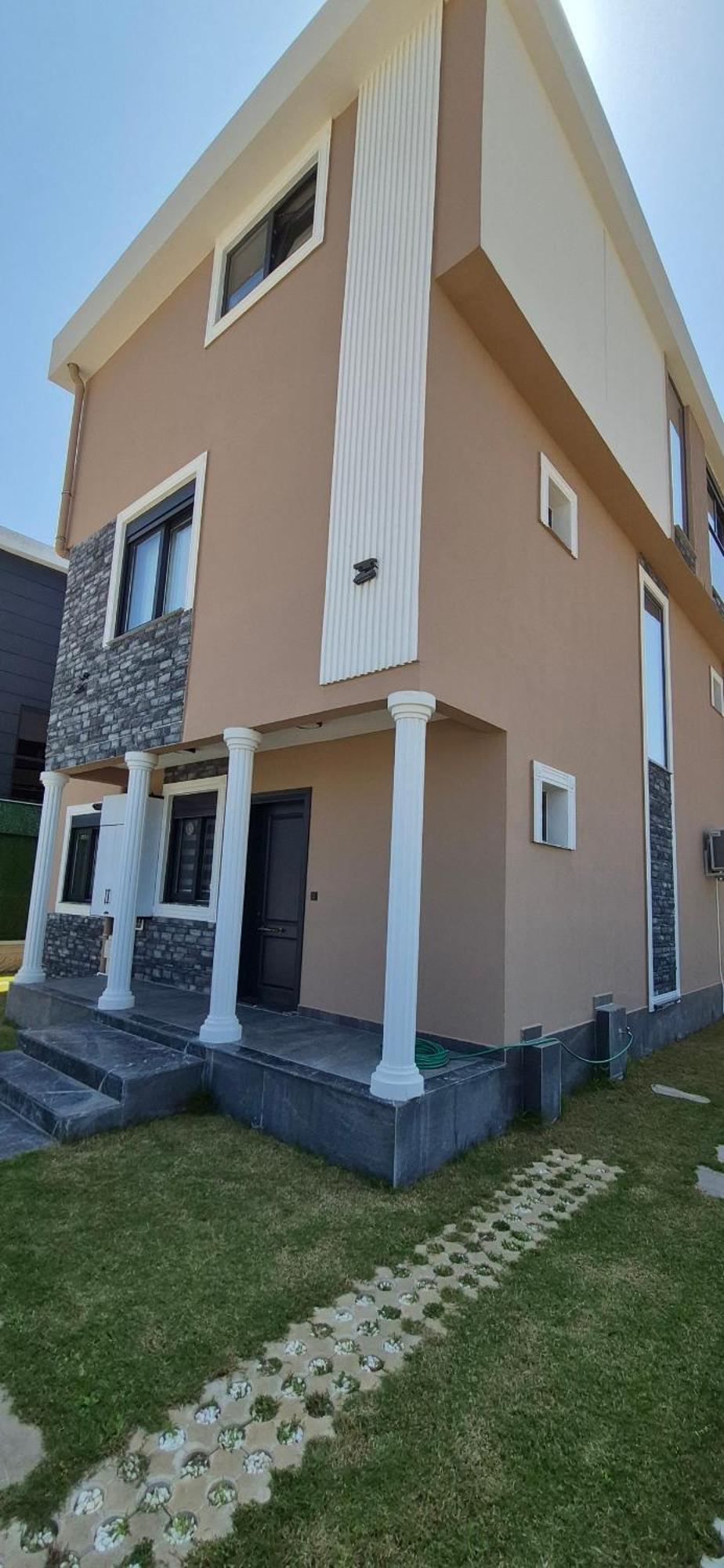 Denis House