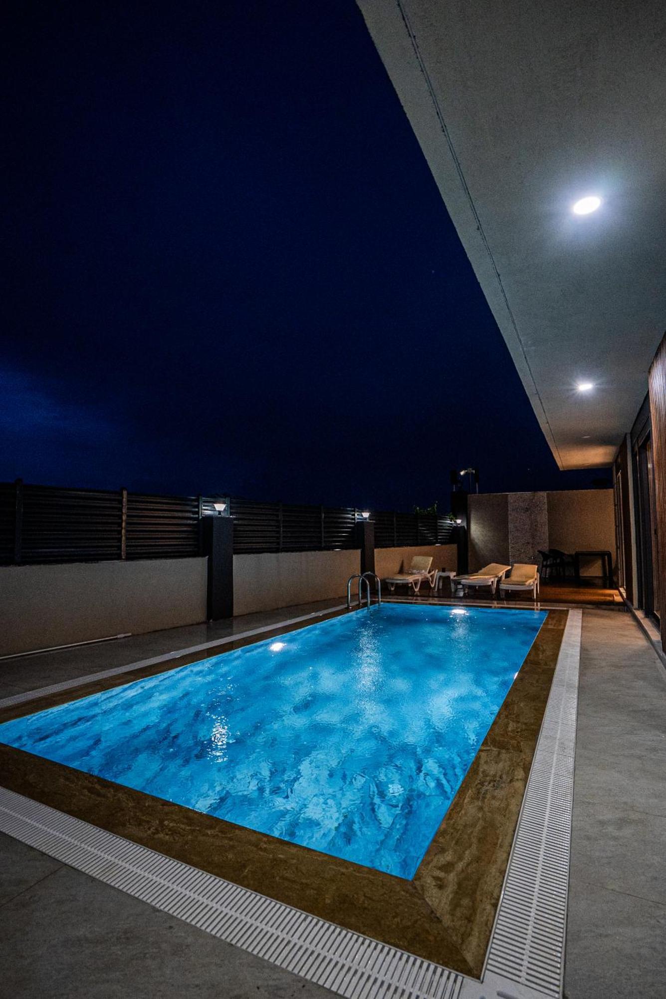 Seven Luxury