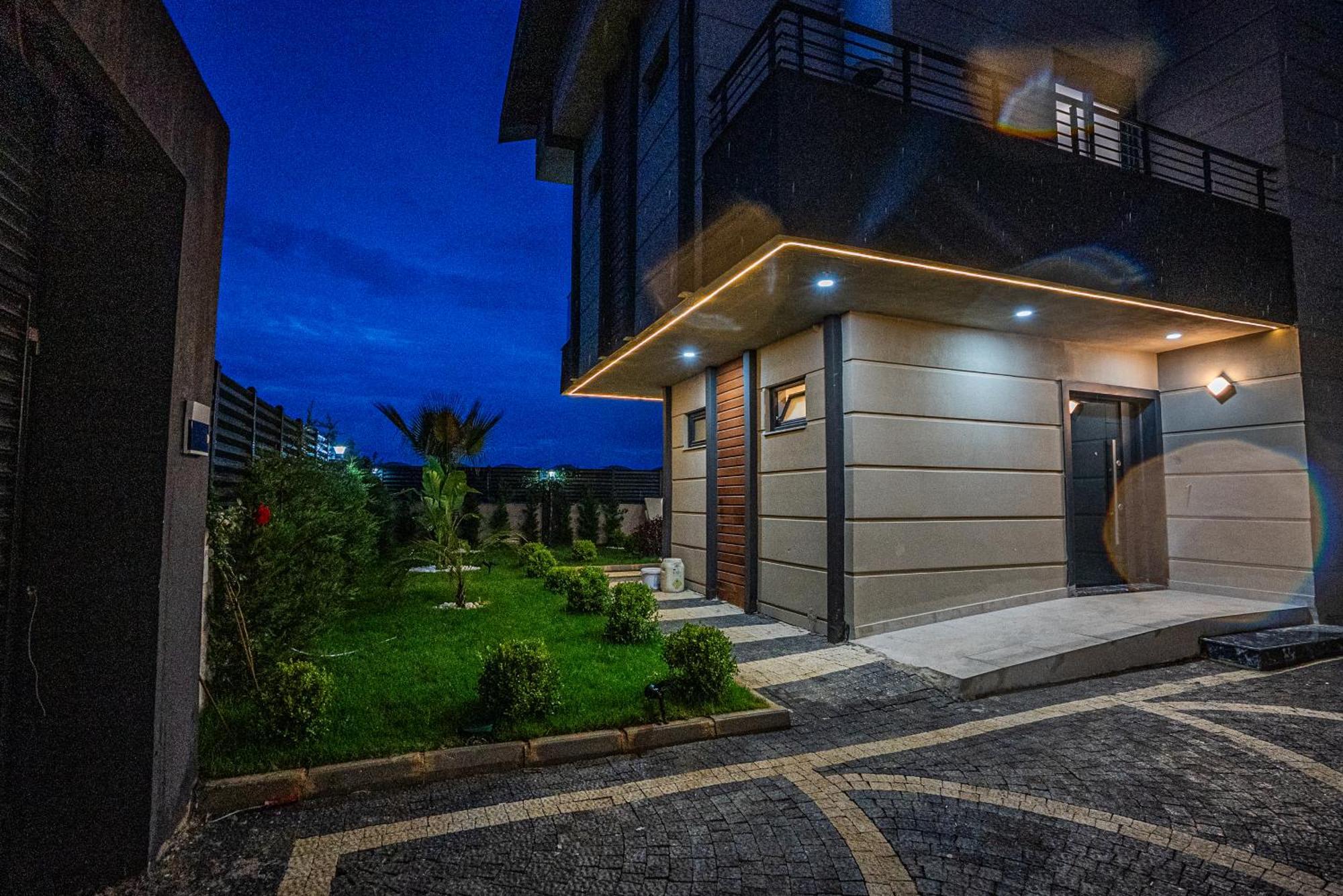 Seven Luxury Hotel