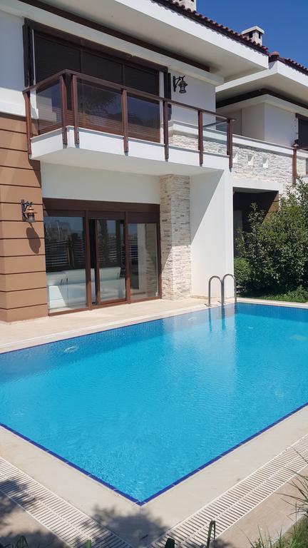 Larissa Villalari Villa Belek