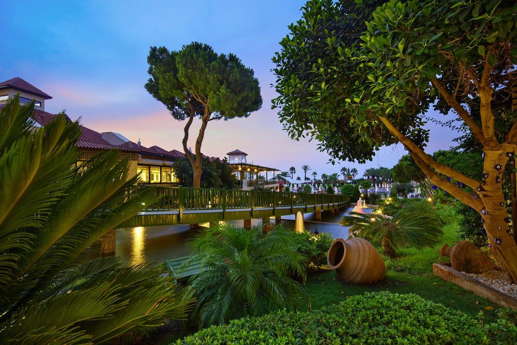Hotel Bellis Deluxe & Heated For Winter Aqua Park