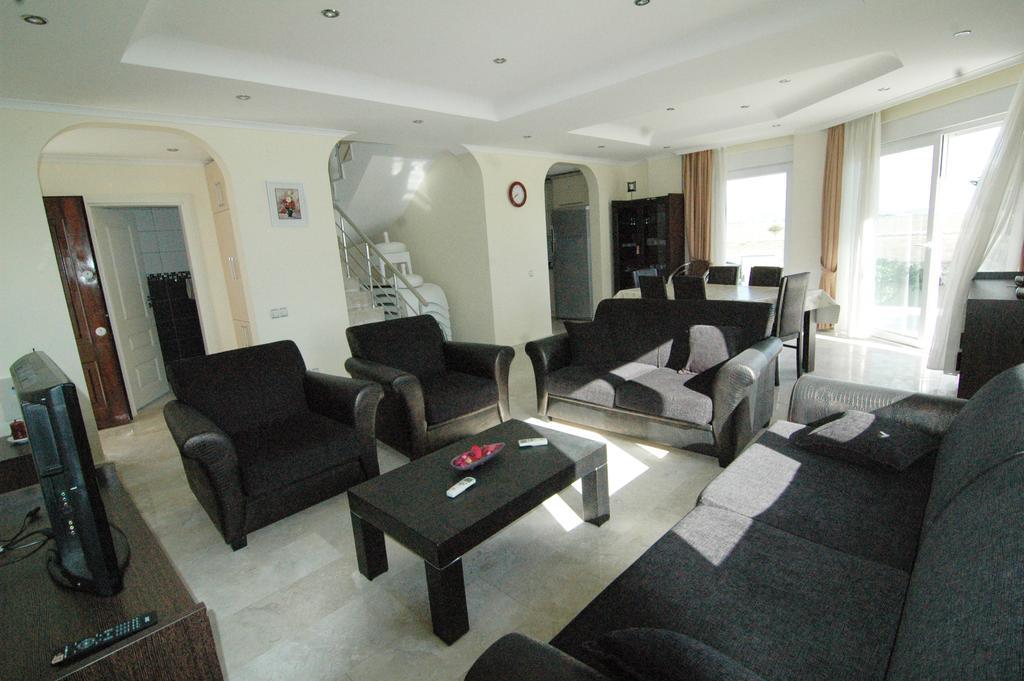 Villa Green Golf Villas *