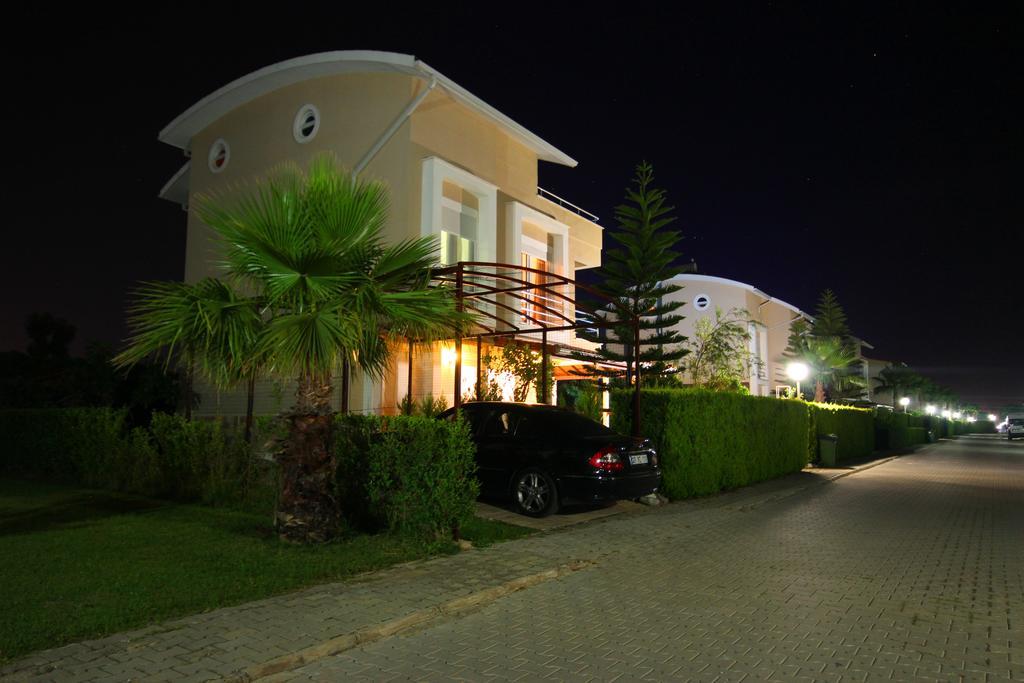 Villa Paradise Town Art *