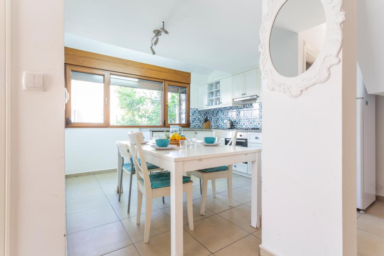Esma Villa *