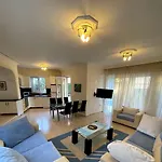 Excellent 3 Storey Villa With A Swimming Pool
