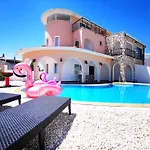 Red F33 Villa Oezel Tasarimli
