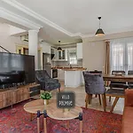 Villa Palmiye, Sleeps 10, Swimming Pool, Antalya