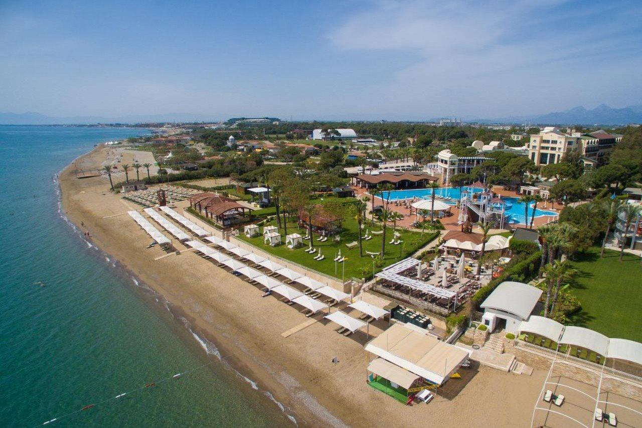 River Club 5*