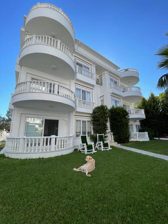 Belka Golf Delux Poolside Appartement *