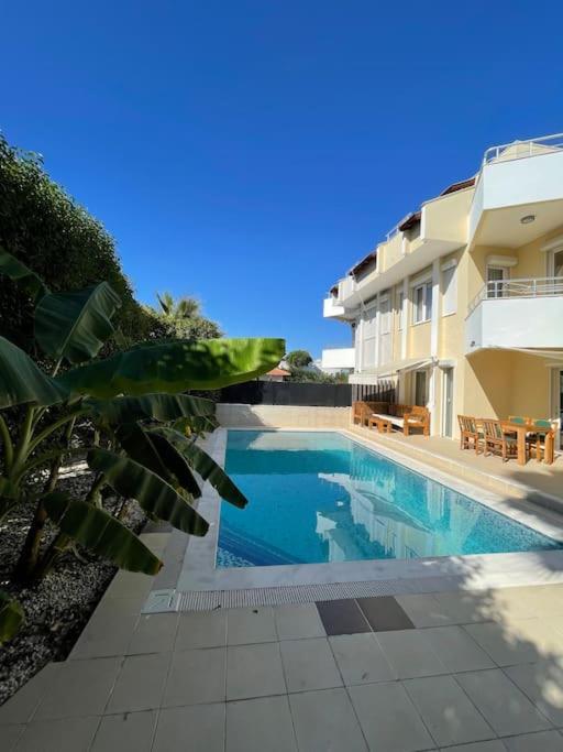 Villa Excellent 3 Storey With A Swimming Pool
