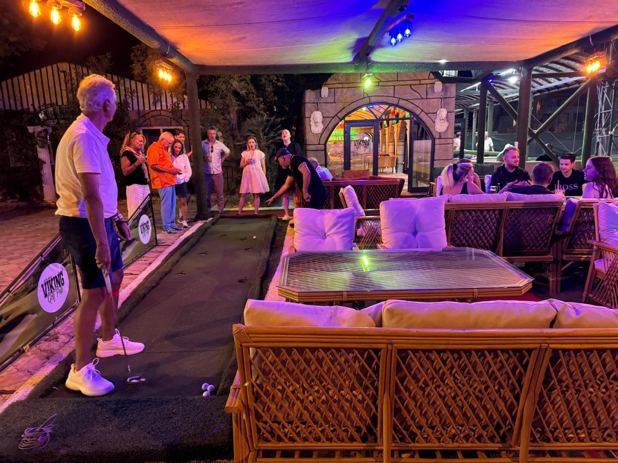 Belka Golf Delux Poolside Appartement *