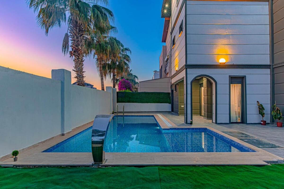 Villa Near By The Land Of Legends , Prıvate Pool , Moon