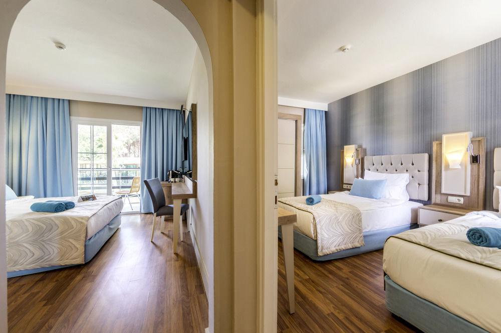 Jacaranda Beach Luxury Club
