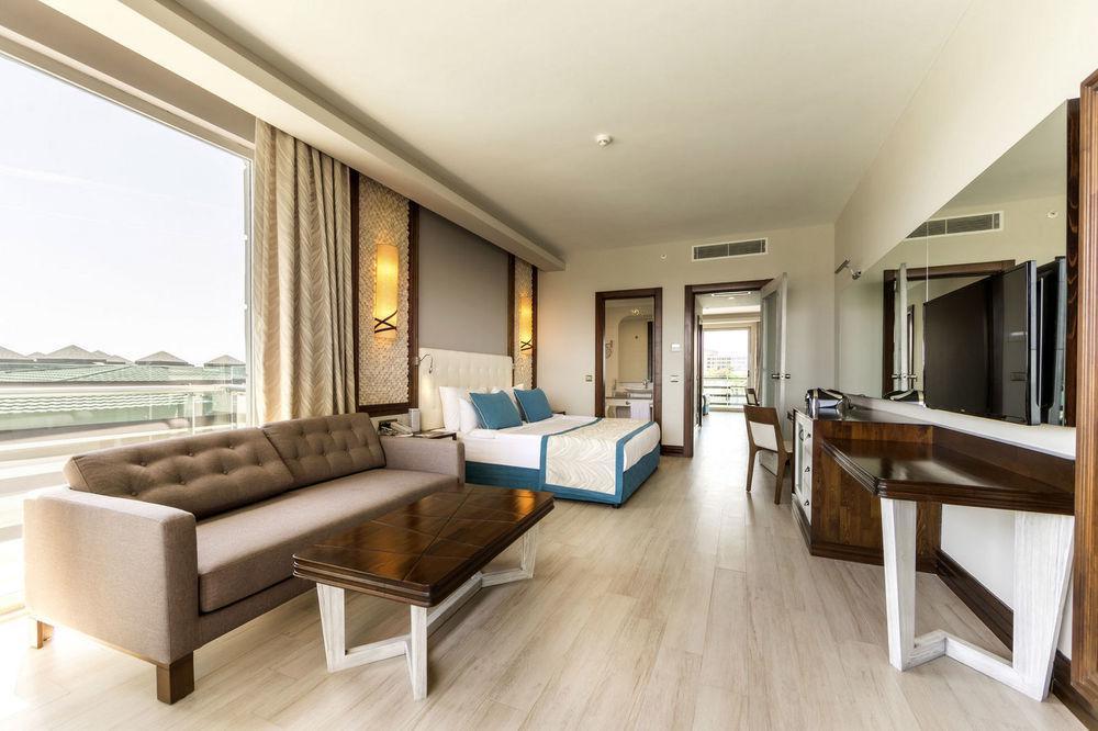 Jacaranda Beach Luxury Club