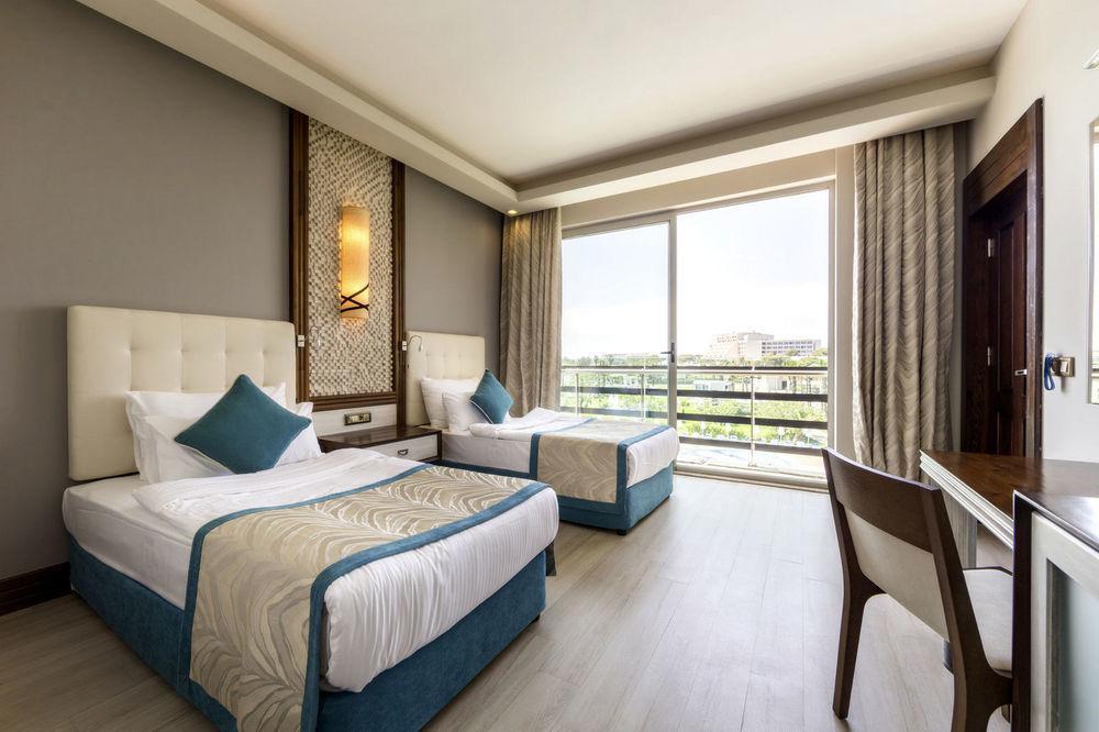 Hotel Jacaranda Beach Luxury Club 5*