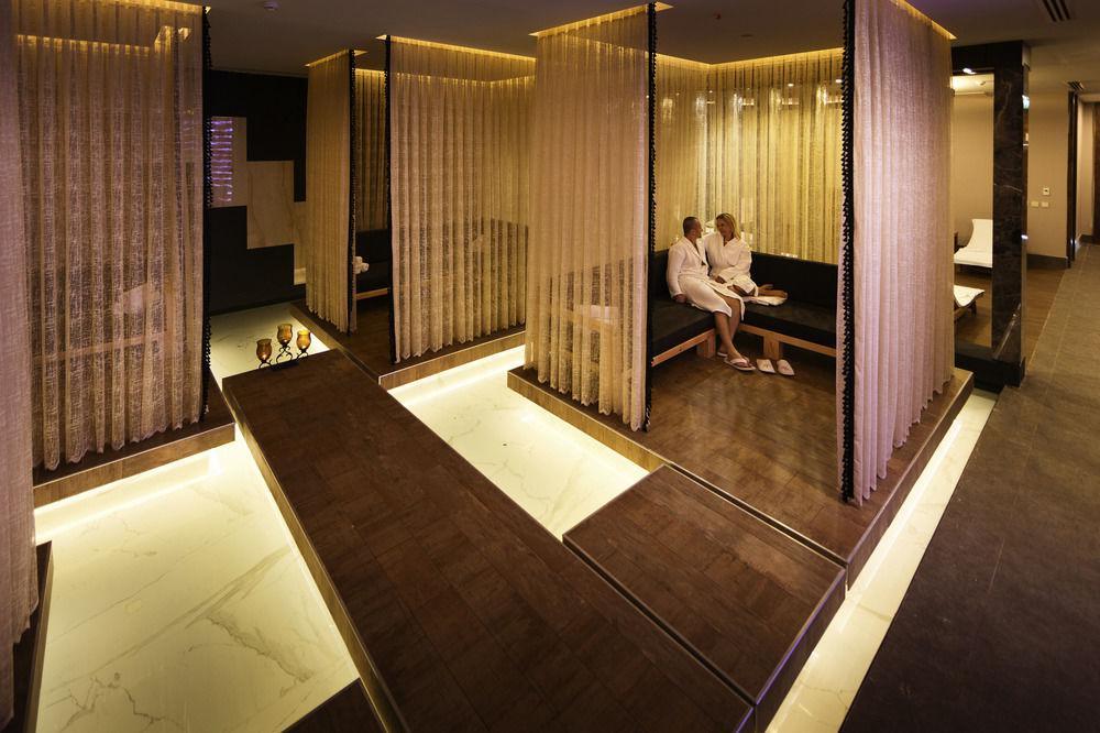 Jacaranda Beach Luxury Club