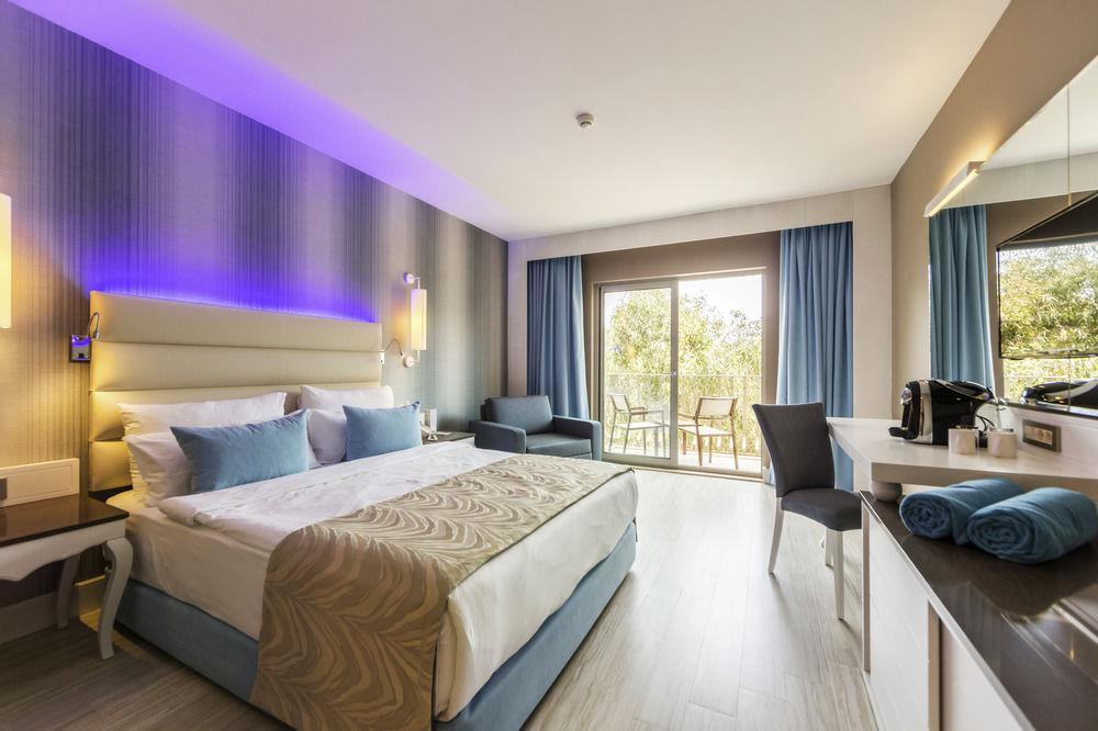Hotel Jacaranda Beach Luxury Club