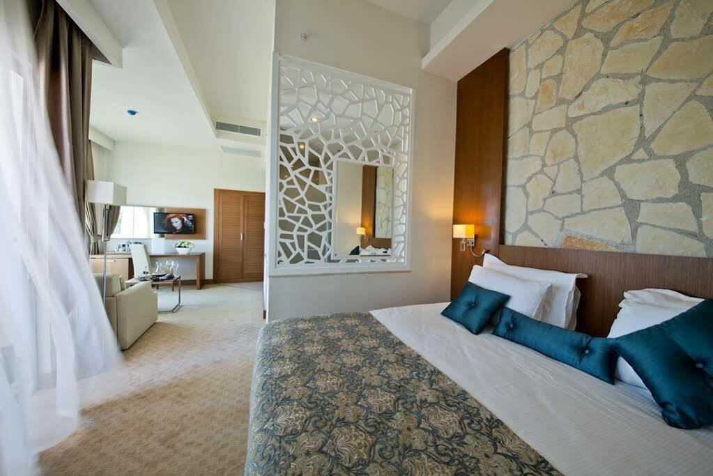 Hotel Dionis &