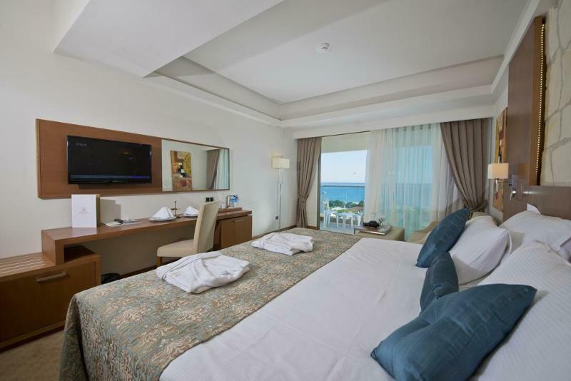 Dionis & Hotel 4*