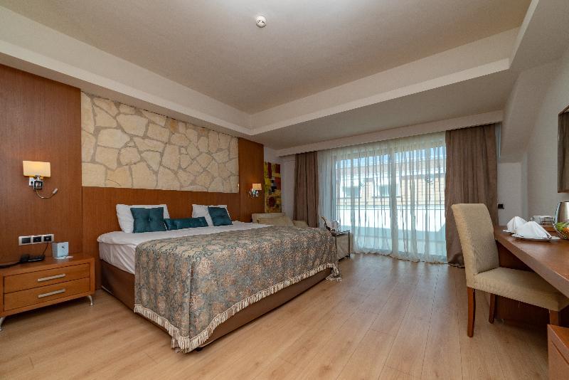 Hotel Dionis & 4*