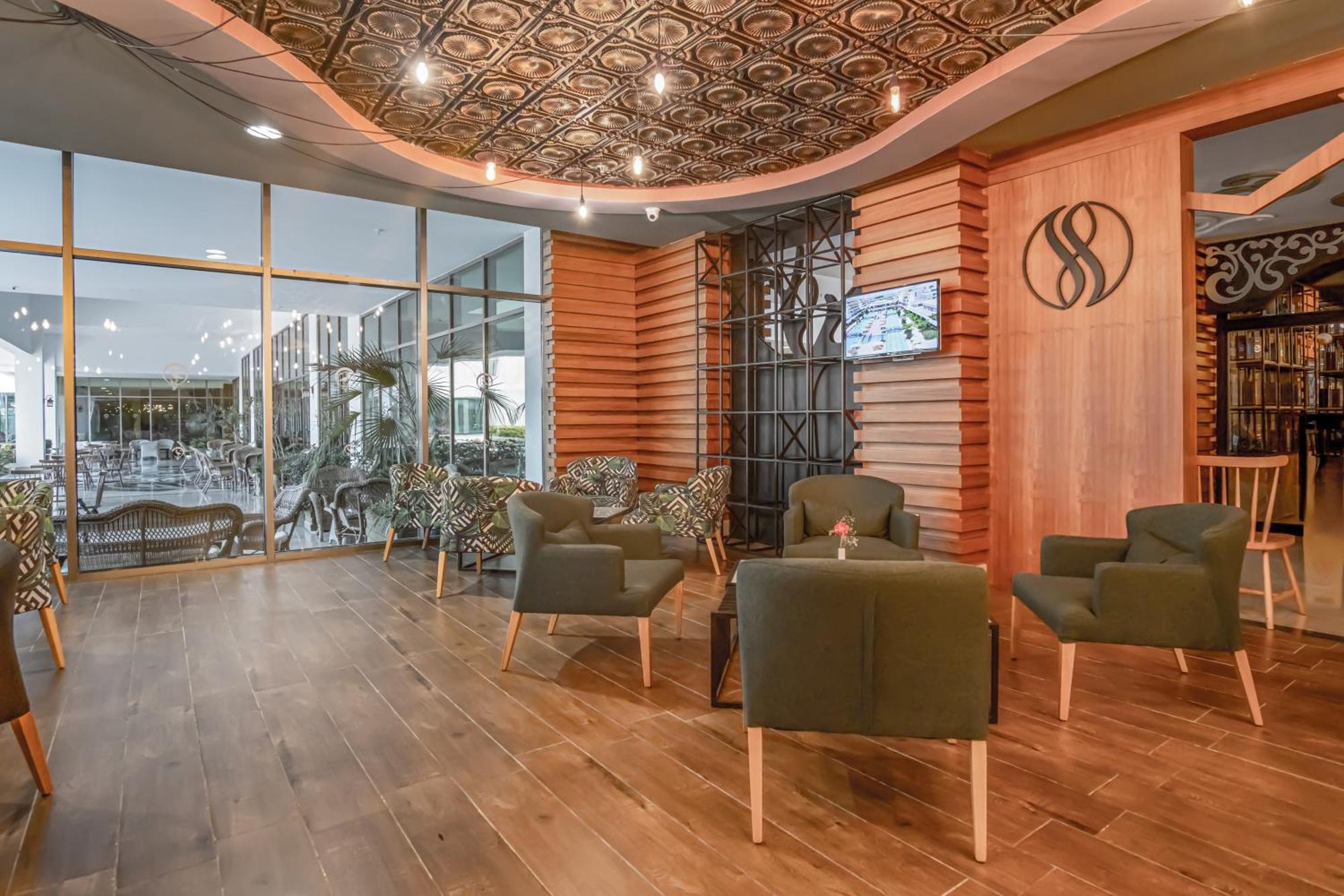 Port Nature Luxury Hotel