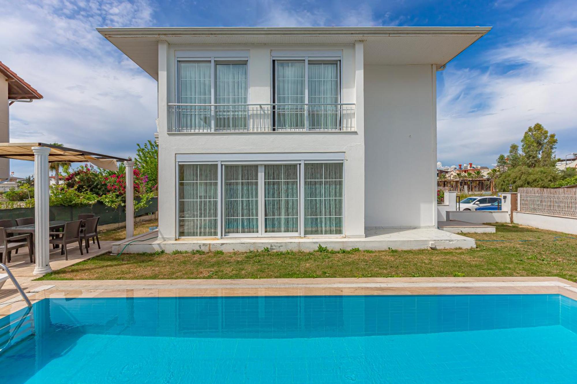 Villa Near By The Land Of Legends , Private Pool , Aurora