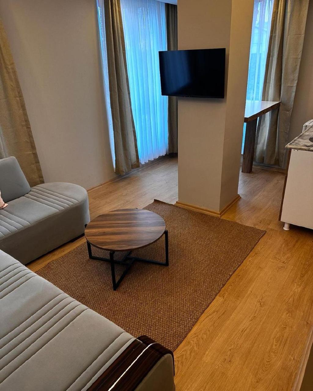 Hotel Red Castle & Pub 3*